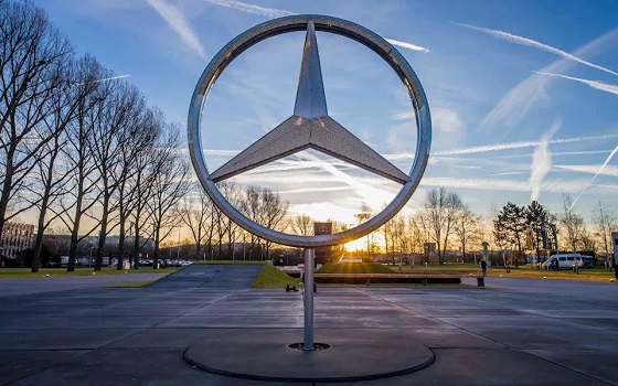 تراجع أرباح مرسيدس بنز بنحو النصف في 2025 